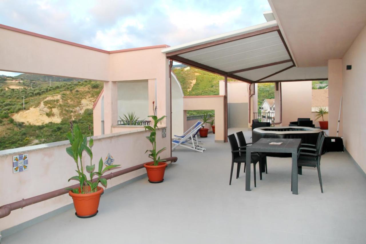 Attico Vista Mare Con Terrazza E Spa Riscaldata Santo Stefano di Camastra Eksteriør bilde