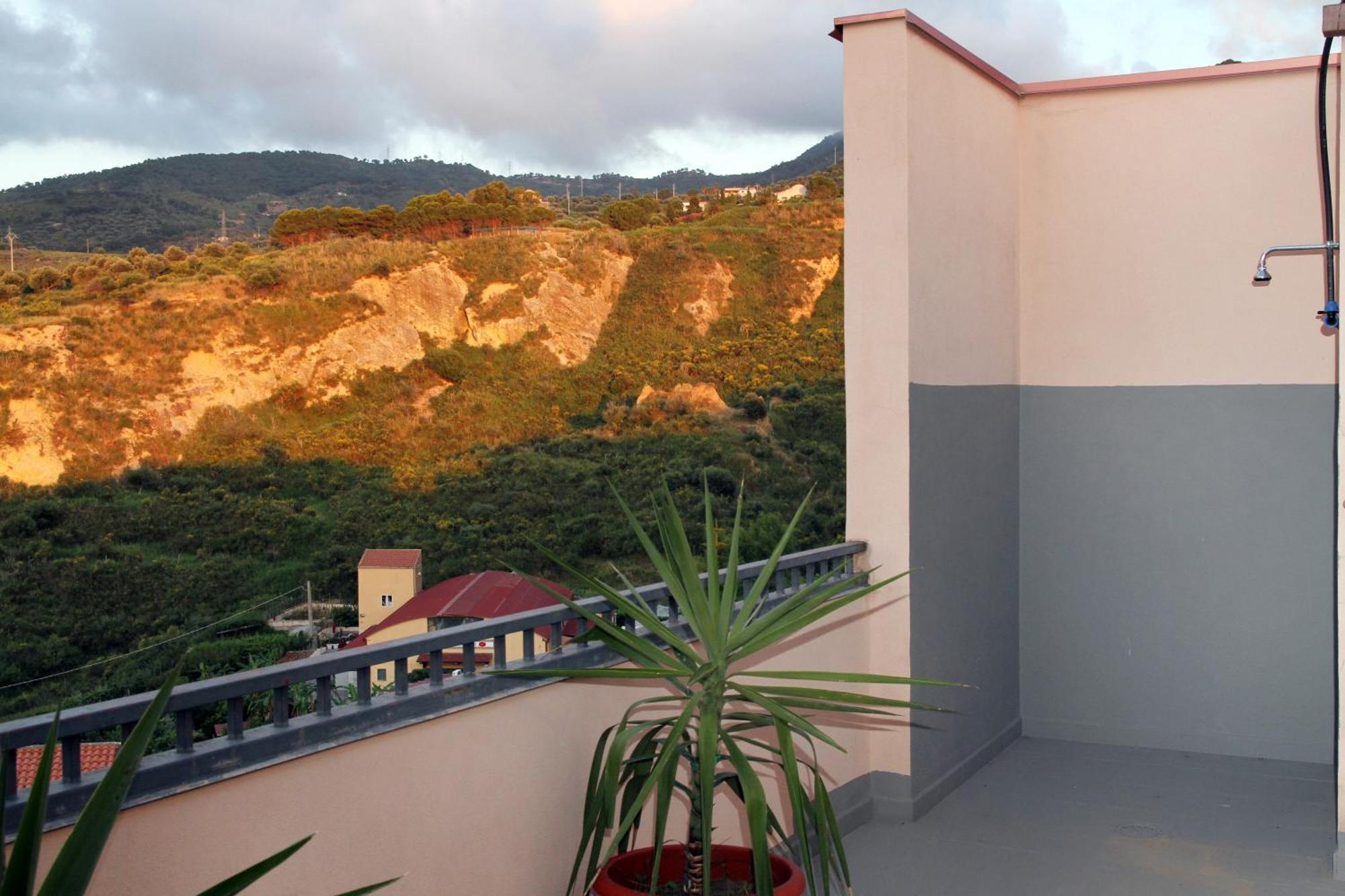 Attico Vista Mare Con Terrazza E Spa Riscaldata Santo Stefano di Camastra Eksteriør bilde